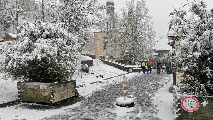 Schnee im mai auf dem Kreuzberg. Foto: Marion Ekcert
