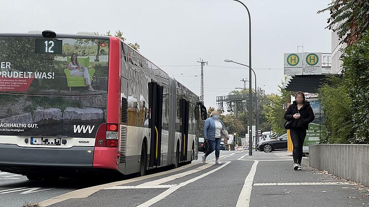 Würzburg: Busse umfahren Demonstration in Ottostraße - welche Haltestellen betroffen sind