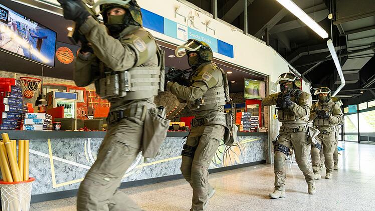 Nervenkitzel pur: Bei einem gro&szlig;en "Counter-Strike"-Turnier kommt es zum Gro&szlig;einsatz.