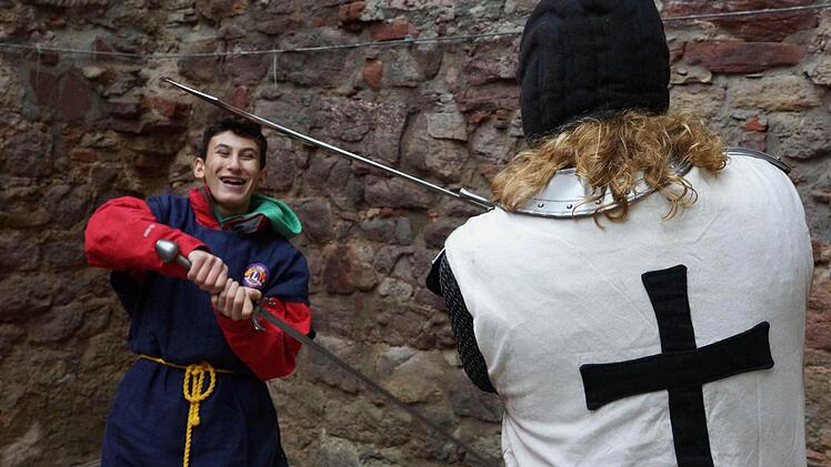 Gregor kämpft gegen Sir Richard von Wolfensteyn (Richard Schiebl)