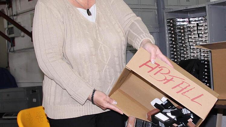 Hier noch einmal zwei Damen bei der Vorarbeit.