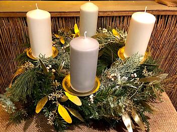 Einen Adventskranz selbst zu binden ist gar nicht so schwer! Wir erklären wie`s geht! Bild: Mona Bolkart