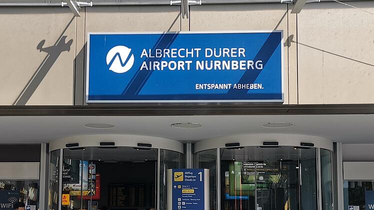 Eingang zum Flughafen N&uuml;rnberg