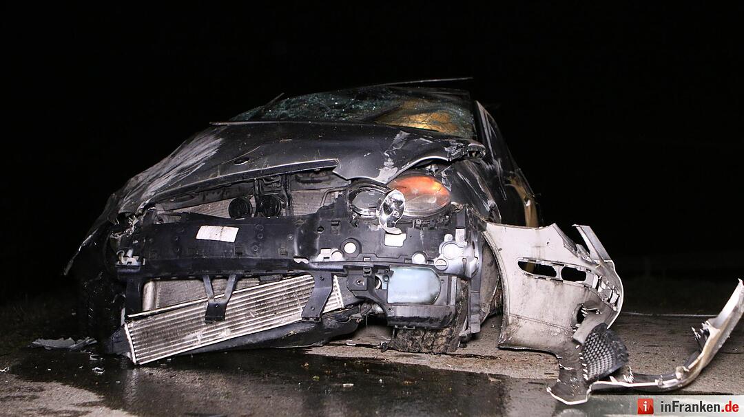 Auto überschlägt sich bei Ellingen