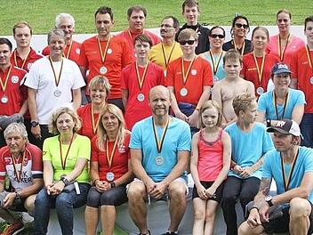 Für die Sieger beim 3. Swim & Run in Weißenbrunn gab es Medaillen. Fotos: Karl-Heinz Hofmann