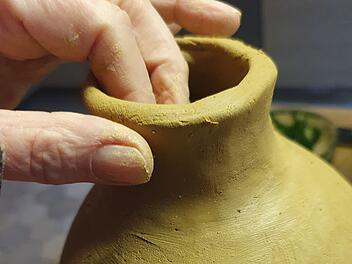 Erlangen: Wie wurde Töpferware früher geformt und dekoriert? Workshop gibt Einblick Erlangen: Wie wurde Töpferware früher geformt und dekoriert? Workshop gibt Einblick