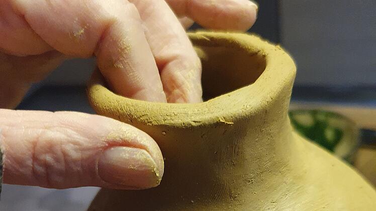 Erlangen: Wie wurde T&ouml;pferware fr&uuml;her geformt und dekoriert? Workshop gibt Einblick