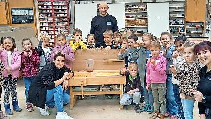 Die Reichenbacher Vorschulkinder mit Lisa R&ouml;del, Benjamin Back und Jolanda Warmuth