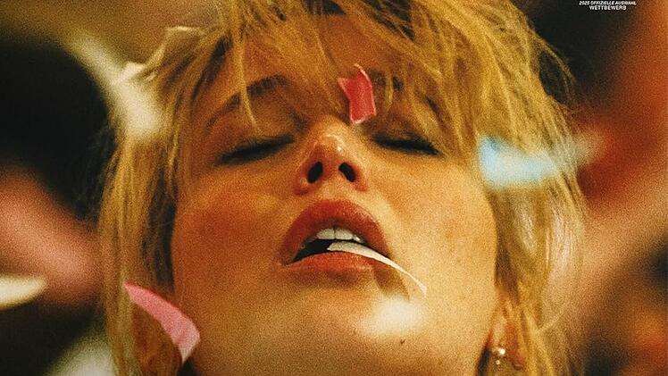 "Die My Love" ist ein schwarzhumoriges Horrordrama, in dem Jennifer Lawrence und Robert Pattinson ein Paar am Rande des Abgrunds spielen.