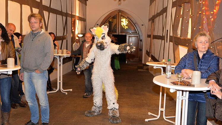 Wer sich hinter Maskerade verbag, ließ sich am Abend nicht klären.