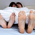Sie gelten als eine der häufigsten sexuell übertragbaren Krankheiten: Feigwarzen.  Symbolfoto: Jörg Lange/dpa