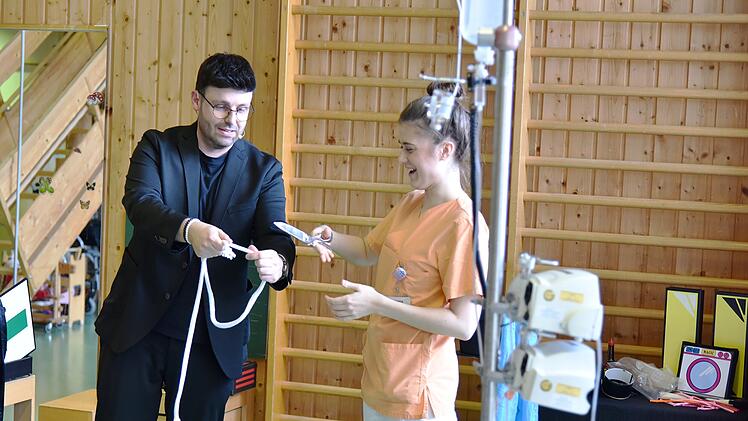 Uniklinikum Erlangen: Zaubershow begeistert junge Patienten