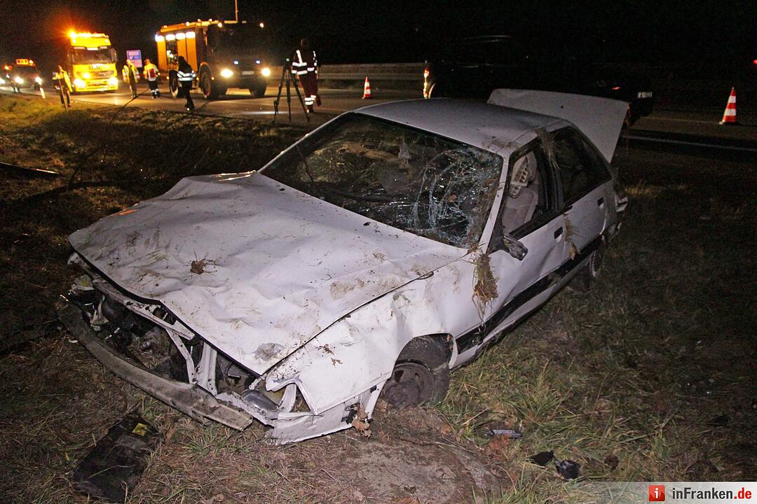 Auto ueberschlaegt sich auf der A3 mehrfach - Fahrer stirbt am Unfallort