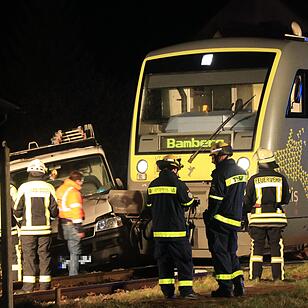 Zug gegen Lieferwagen - Bahnunfall zwischen Bamberg und Ebern