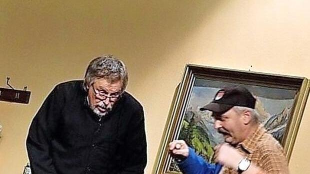 Irgendwie schräg dürfte es auch heuer wieder bei den Aufführungen der "Neuen Theatergruppe Tettau" zugehen - hier ein Bild aus dem Vorjahr. Foto: Archiv/pr