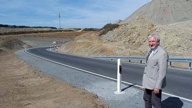 Für überdimensioniert hält der Landtagskandidat der Grünen, Wilfried Kukla, die neue Anbindung der B303 an die B 289 bei Untersteinach (Landkreis Kulmbach). Foto: Peter Müller