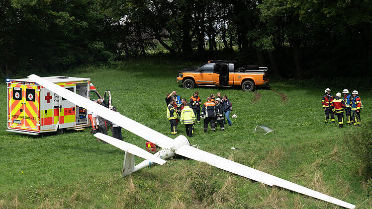 Kreis Bayreuth: Segelflugzeug stürzt ab - Pilotin schwer verletzt