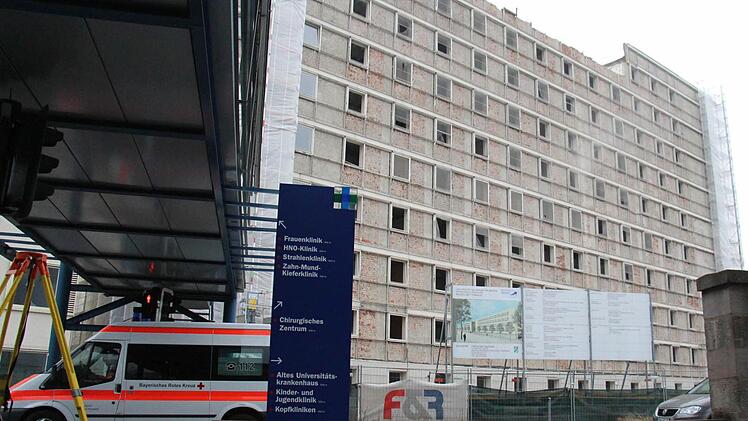 Auf den ersten Blick sieht das Bettenhaus noch so aus, wie immer. Doch der Putz ist schon ab.
