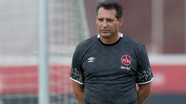 Der neue Chef-Trainer des Fußball-Zweitligisten 1. FC Nürnberg, Alois Schwartz. Foto: Daniel Karmann/dpa