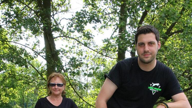 Christoph Herzog, Vorsitzender des Vereins "Flinke Pfoten", und Mitglied Marlies Hacker plädieren für einen eigenen Hundestrand in Kulmbach. Als Standort schlagen sie die "Kieswäsch" vor.