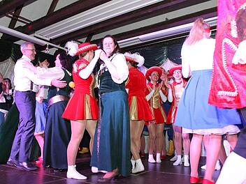 Zum Finale tanzten alle auf der Bühne. Foto: Carmen Schwind