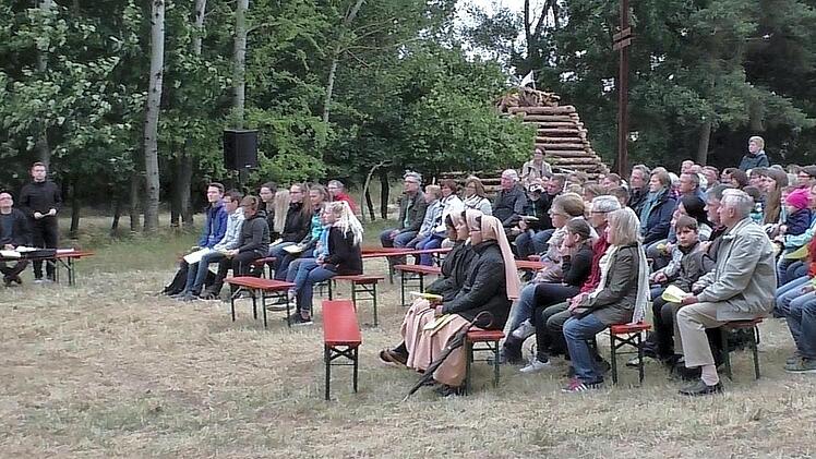 In Höchstadt findet traditionell vor dem Johannisfeuer ein Gottesdienst statt. Foto: Gerhard Wirkner