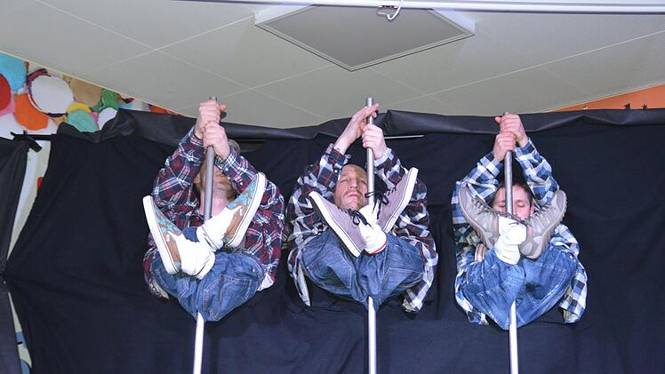 Beim "Stangentanz".    Foto: Annette Warmuth