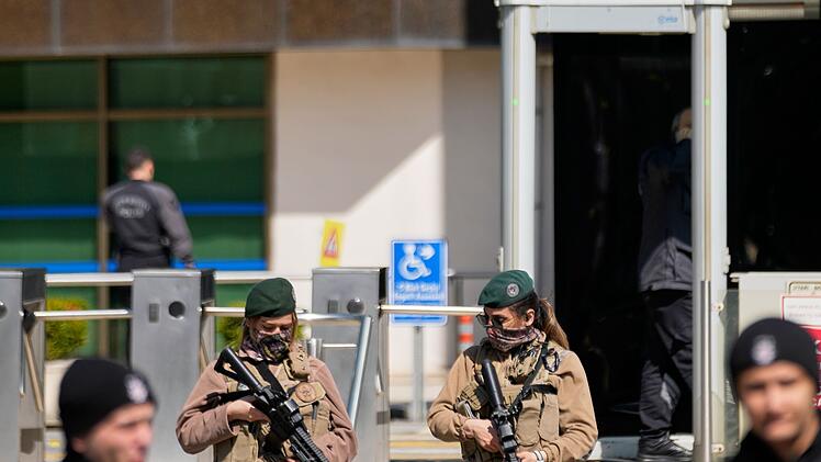 Sch&uuml;sse vor Israels Konsulat in Istanbul