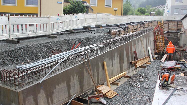 Stützmauerbau in Steinberg  Foto: Friedwald Schedel