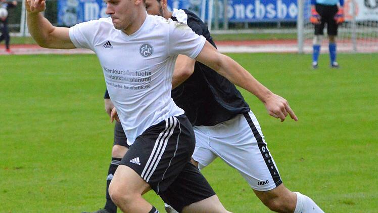 Seine Dynamik hat der Lichtenfelser Niklas Lulei auch im Spiel in Bamberg gezeigt. Heute im Derby gegen Coburg ist der St&uuml;rmer wieder gefordert.  Foto: Gunther Czepera