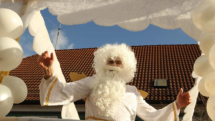 "Petrus" (Bernhard Storath) hatte für bestes Wetter gesorgt.Markus Drossel