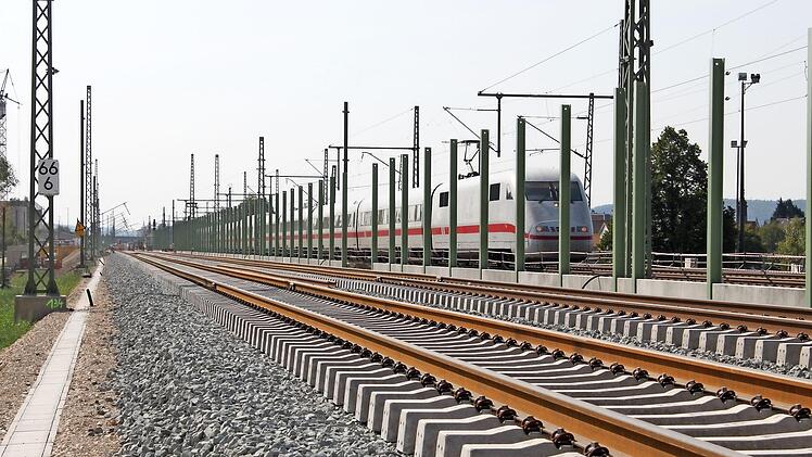 Bis zum 31. März läuft die Auslegung der Planunterlagen für den Bahnausbau auch in Hallstadt. Bis 14. April sind Einwendungen möglich.