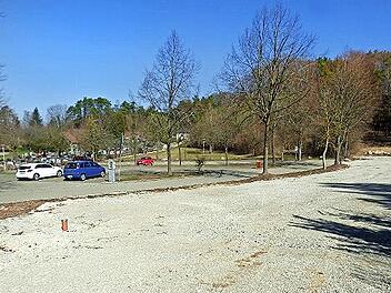 Auf diesem Gelände neben dem Friedhof in der Viktor-von-Scheffel Straße entsteht ein Multifunktionsplatz.