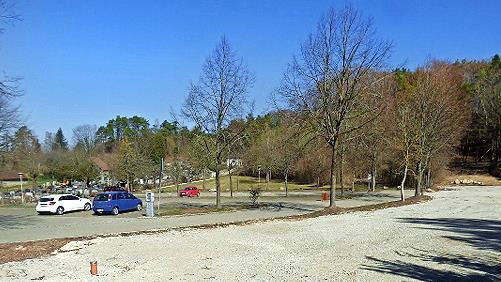 Auf diesem Gelände neben dem Friedhof in der Viktor-von-Scheffel Straße entsteht ein Multifunktionsplatz.