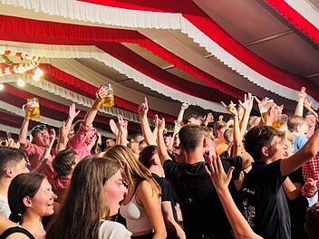 Kirchweih Feucht: Festwirt fordert alle Bands zum "Layla"-Spielen auf - "jetzt erst recht"