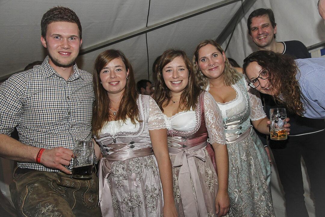 Die Landjugend Zaubach hat zum Kerwatanz eingeladen.