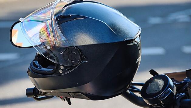 Motorradhelm angebrannt