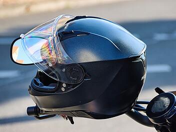 Motorradhelm angebrannt