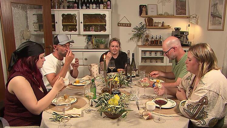 An Tag 4 trifft sich die Pf&auml;lzer Dinner-Runde bei Lorene (Mitte) in Landau.