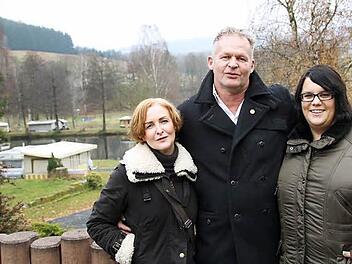 Dream-Team: Carola (von links) und Ralf Vogt wollen gemeinsam mit Christine Portarulo den Campingplatz Rhönperle neu beleben. Das erklärte Ziel lautet, 40 Dauer-Camper auf den Platz zu holen. Fotos: Ulrike Müller