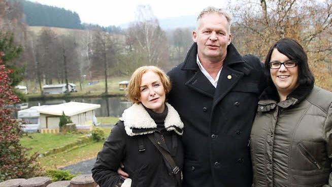 Dream-Team: Carola (von links) und Ralf Vogt wollen gemeinsam mit Christine Portarulo den Campingplatz Rhönperle neu beleben. Das erklärte Ziel lautet, 40 Dauer-Camper auf den Platz zu holen. Fotos: Ulrike Müller