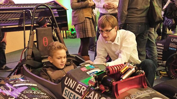 Die Jüngsten freuten sich über Wissenschaft zum Anfassen.  Foto: pel