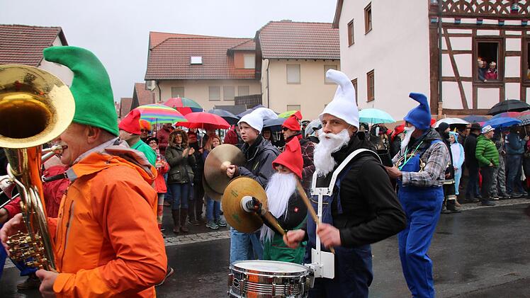 Die Blaskapelle führte auch heuer den Faschingszug an. Foto: Ralf Ruppert