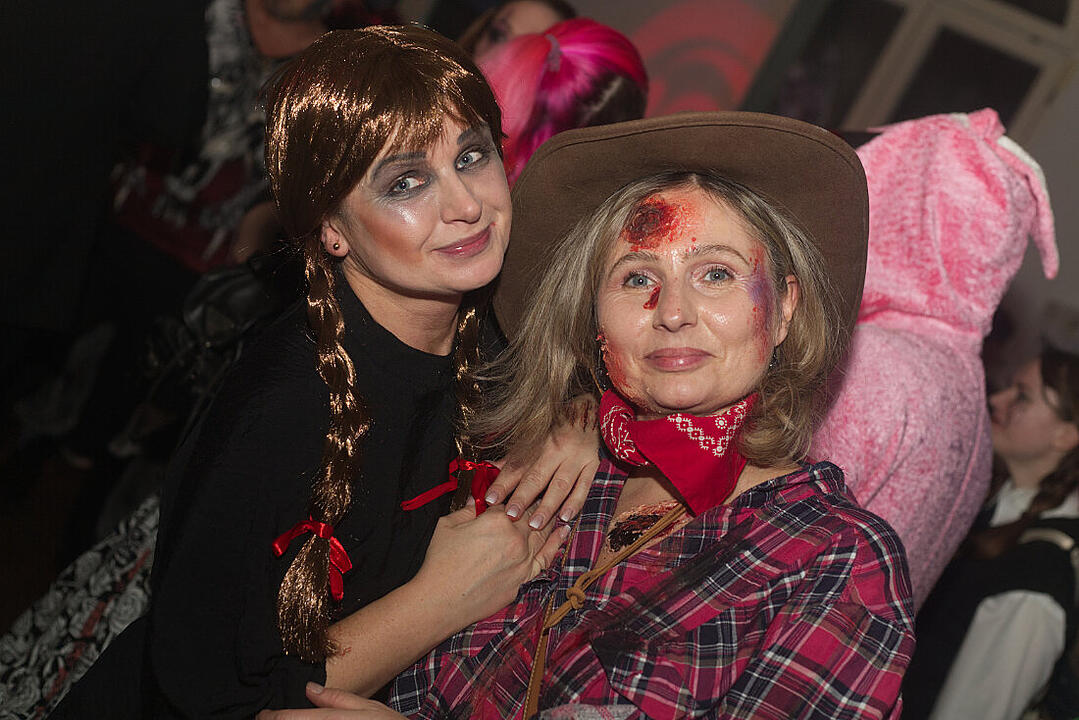 ME & MY (ZOMBIE) GIRLS HALLOWEEN