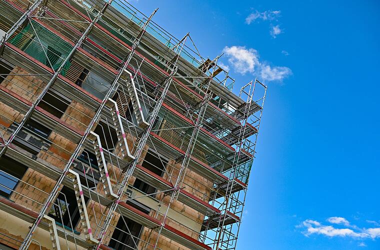 Baugenehmigungen steigen - Krieg im Iran dämpft Hoffnungen