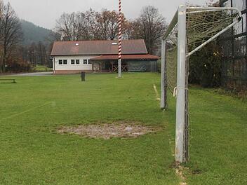 Nach der Kündigung des Pachtvertrags für das Sportgelände muss sich der Sportverein DJK/SV Zeyern-Roßlach Gedanken über seine Zukunft machen. Foto: Heinrich Weiß