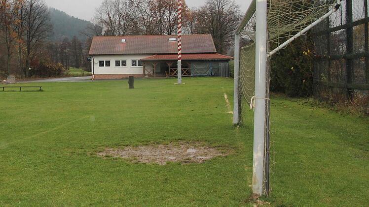 Nach der Kündigung des Pachtvertrags für das Sportgelände muss sich der Sportverein DJK/SV Zeyern-Roßlach Gedanken über seine Zukunft machen. Foto: Heinrich Weiß