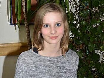 Lena Weber wird den Landkreis Kronach beim Vorlese-Bezirkswettbewerb vertreten.  Foto: Karl-Heinz Hofmann