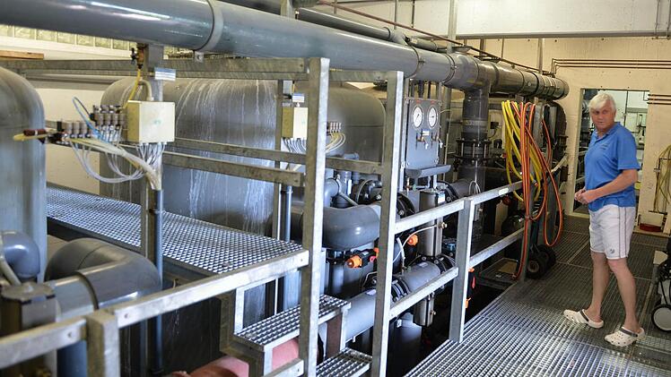 Das bekommt der Badegast nicht zu sehen: Die ausgeklügelte Wasseraufbereitungsanlage des "Aquarena". Foto: Ronald Rinklef