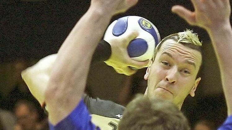 Sein Markenzeichen ist sein Irokesenschnitt: Pascal Hens, der nach der Europameisterschaft 2012 nach insgesamt 199 Länderspielen aus der Nationalmannschaft zurücktrat, gastiert am Freitag, 22. Januar 2o016 in der HUK-Coburg Arena und bestreitet ein Testspiel gegen den HSC 2000 Coburg. Foto: Archiv